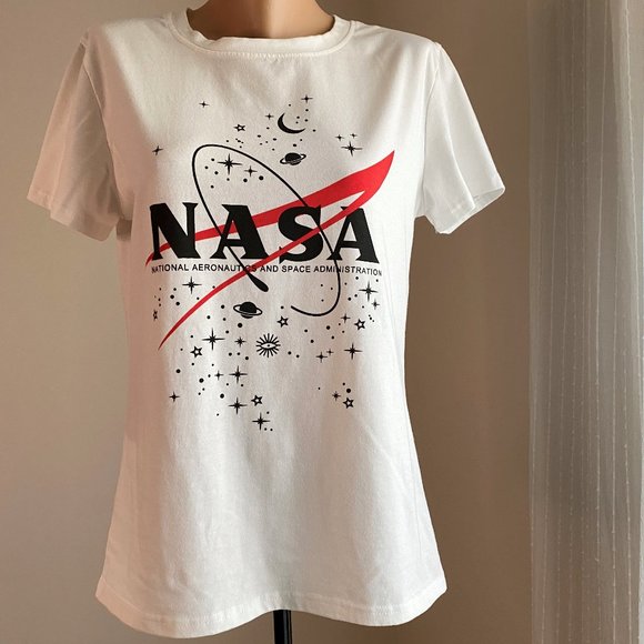 Source Unknown Tops - NWOT Women's white NASA t-shirt Black Red Stars Eye Planets Moon Sz M